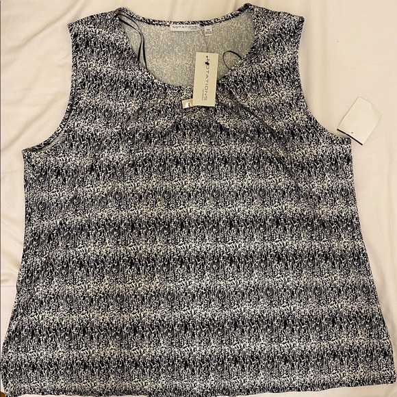 Woman short sleeve Blk and white blouse - Picture 2 of 2